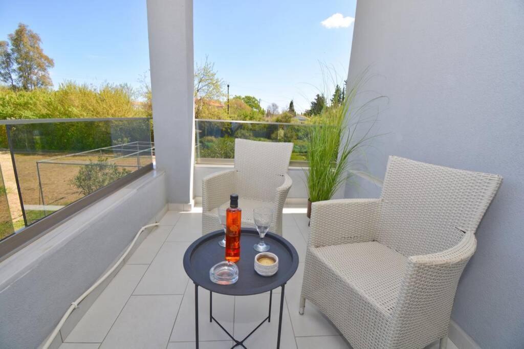 Potamos Deluxe White Apartment Dış mekan fotoğraf